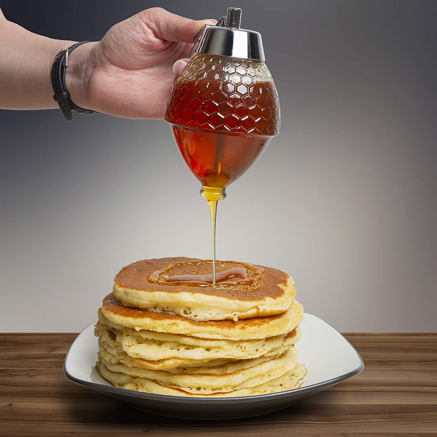 Honey Dispenser No Drip Glass - Honey Container - Maple Glass Syrup Dispenser - Beautiful Honey Comb Shaped Honey Pot - Glass Honey Jar with Stand - Great Bee Decor - Honey Containers